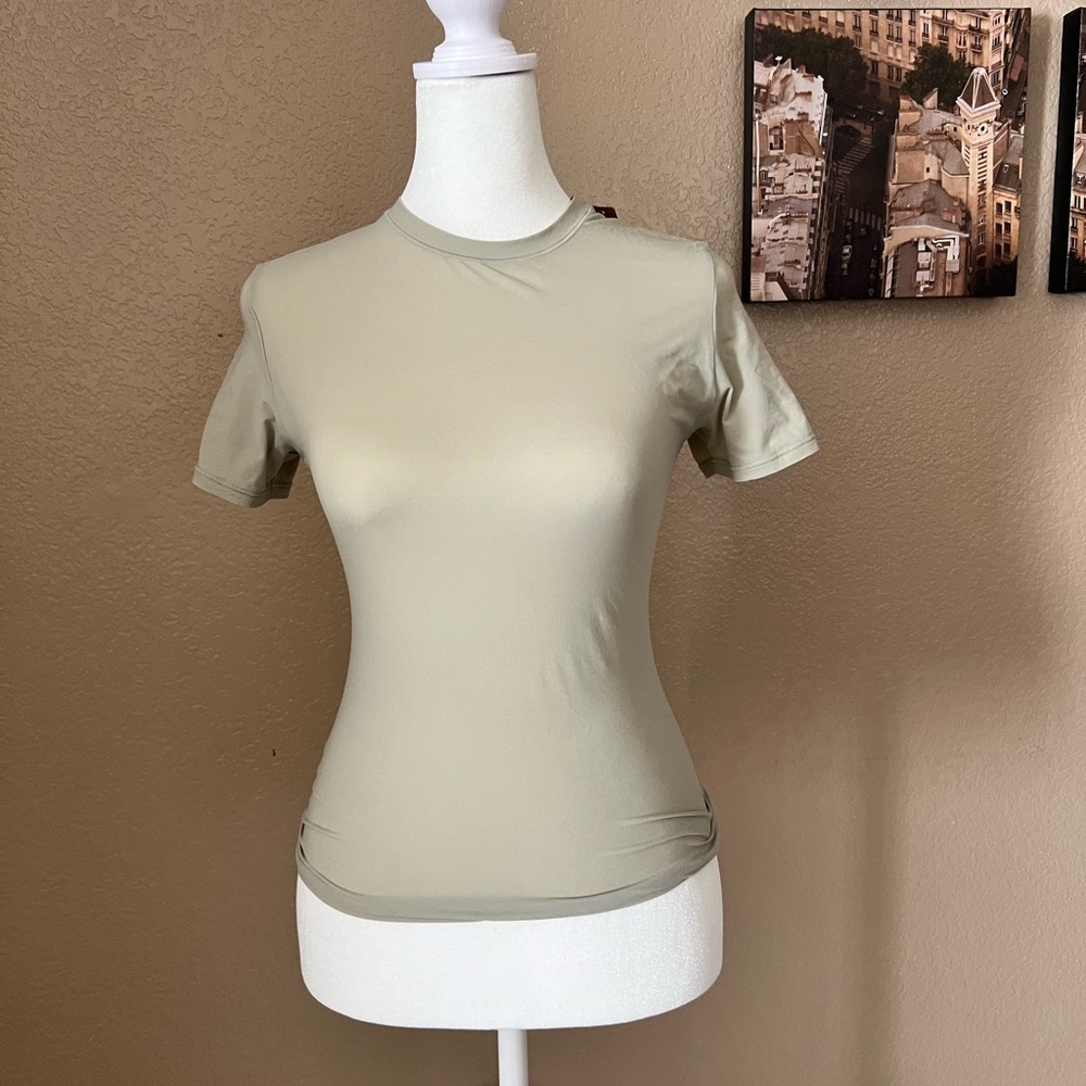 SKIMS Fits Everybody Short Sleeve T-shirt Size: S